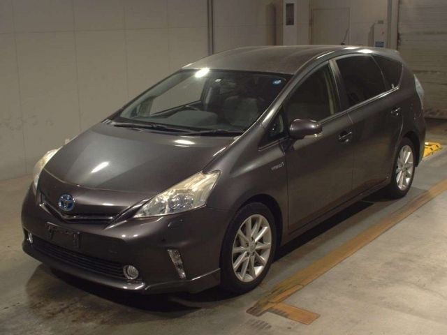 4461 Toyota Prius alpha ZVW41W 2012 г. (TAA Kyushu)